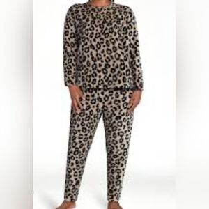 Women's Plush Taupe Leopard Print 2-Piece Loungewear